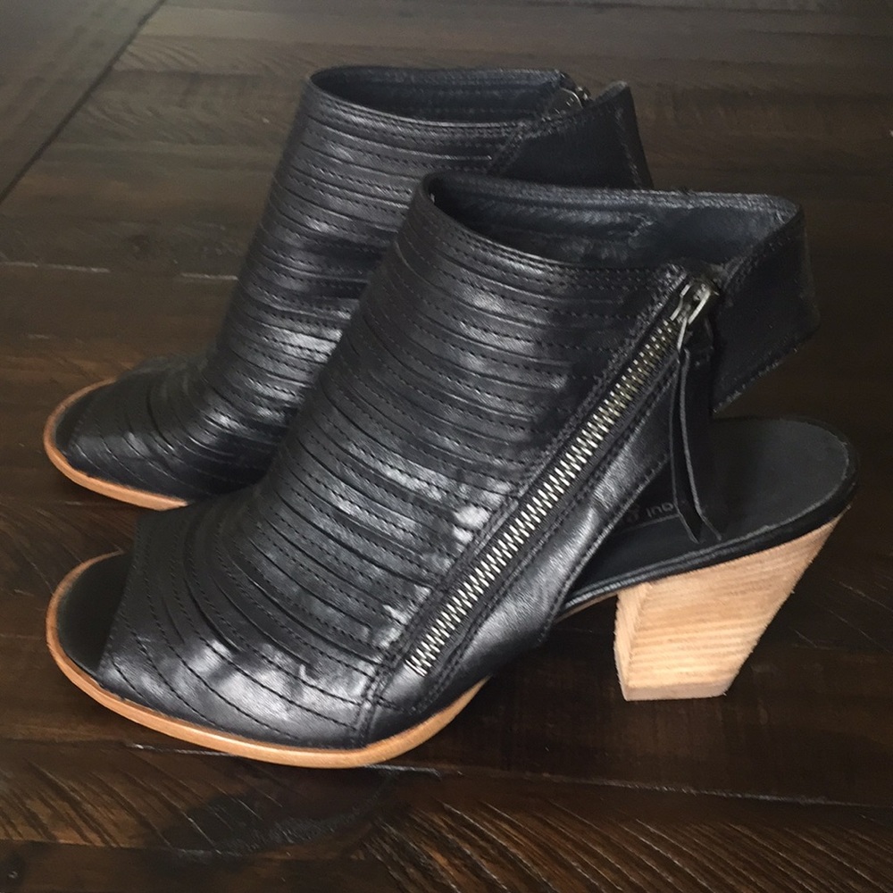 Paul Green - "Cayenne" Leather Peep Toe Sandal